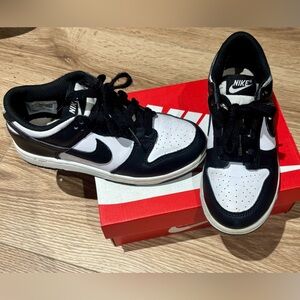 Nike kids pandas - Black and White Sneakers